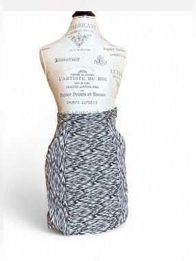 WHIT New York Black & White Short Pencil Skirt Sz 4 w/Side Pockets
Retail $258